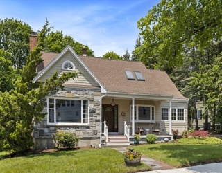 29 Boulevard Rd, Dedham, Massachusetts, 4 Bedrooms Bedrooms, 10 Rooms Rooms,3 BathroomsBathrooms,Residential,For Sale,Boulevard Rd,73505136