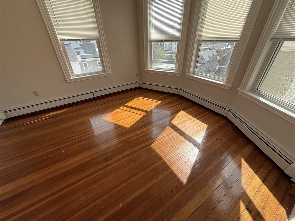 39 Newhall St, Lynn, Massachusetts, 1 Bedroom Bedrooms, 2 Rooms Rooms,1 BathroomBathrooms,Residential Lease,For Rent,Newhall St,73505135