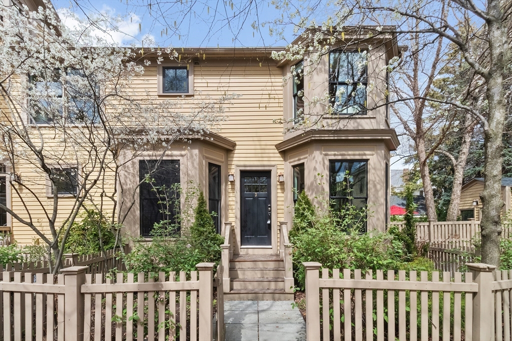 17 Perry St, Cambridge, Massachusetts, 2 Bedrooms Bedrooms, 5 Rooms Rooms,3.5 BathroomsBathrooms,Residential,For Sale,Perry St,73505001