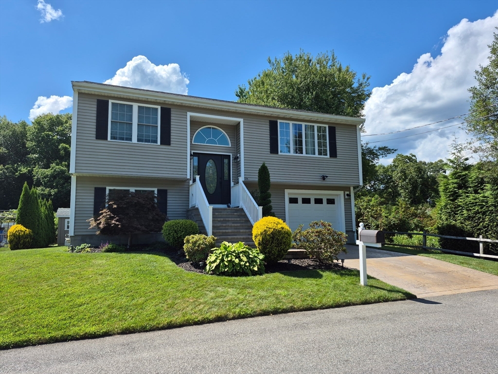 589 Bartlett St, New Bedford, Massachusetts, 3 Bedrooms Bedrooms, 7 Rooms Rooms,2 BathroomsBathrooms,Residential,For Sale,Bartlett St,73505012