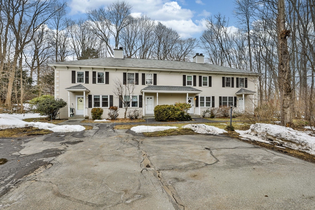 19 W Main St, Merrimac, Massachusetts, 2 Bedrooms Bedrooms, 4 Rooms Rooms,1.5 BathroomsBathrooms,Residential,For Sale,W Main St,73487454