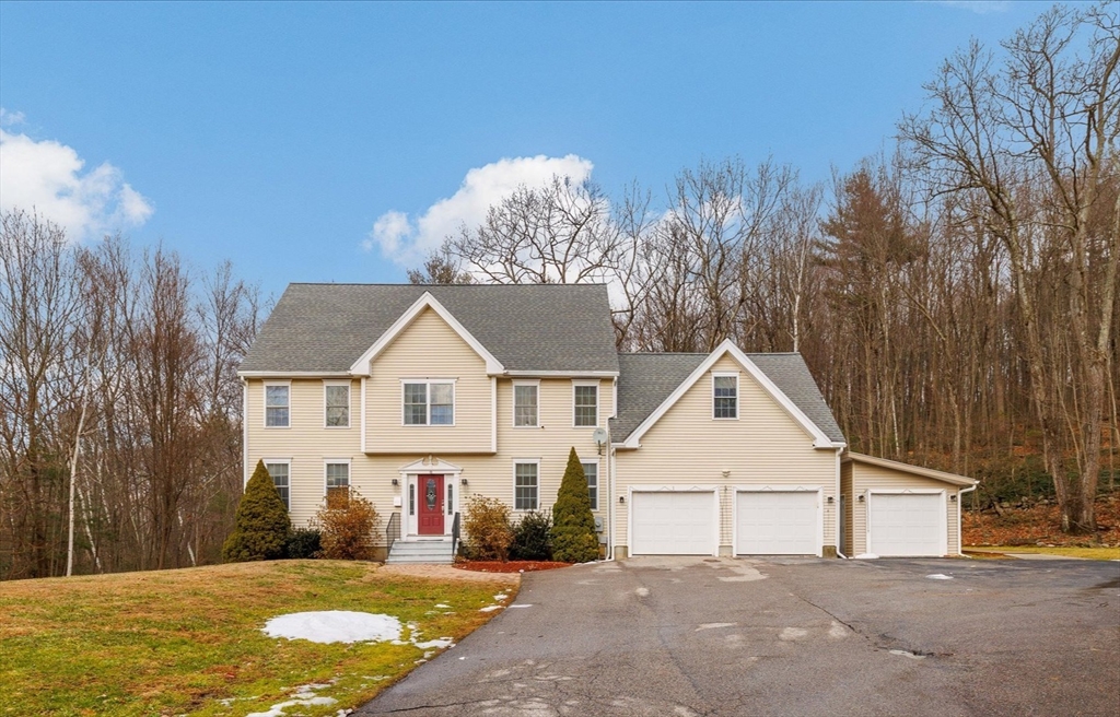1 Crowl Hill Rd, Auburn, Massachusetts, 5 Bedrooms Bedrooms, 11 Rooms Rooms,3 BathroomsBathrooms,Residential,For Sale,Crowl Hill Rd,73470202