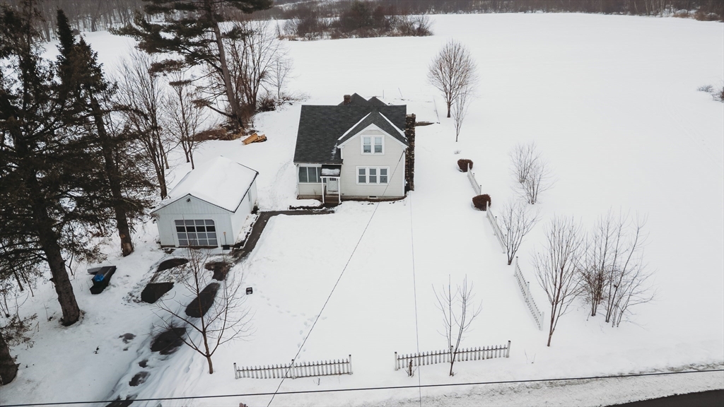 25 Barton Rd, Greenfield, Massachusetts, 2 Bedrooms Bedrooms, 7 Rooms Rooms,1 BathroomBathrooms,Residential,For Sale,Barton Rd,73485008