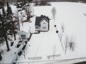 25 Barton Rd, Greenfield, Massachusetts, 2 Bedrooms Bedrooms, 7 Rooms Rooms,1 BathroomBathrooms,Residential,For Sale,Barton Rd,73485008