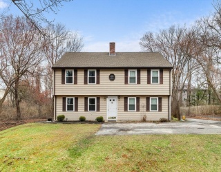 35 Wood Ave, North Andover, Massachusetts, 2 Bedrooms Bedrooms, 5 Rooms Rooms,1.5 BathroomsBathrooms,Residential,For Sale,Wood Ave,73500837