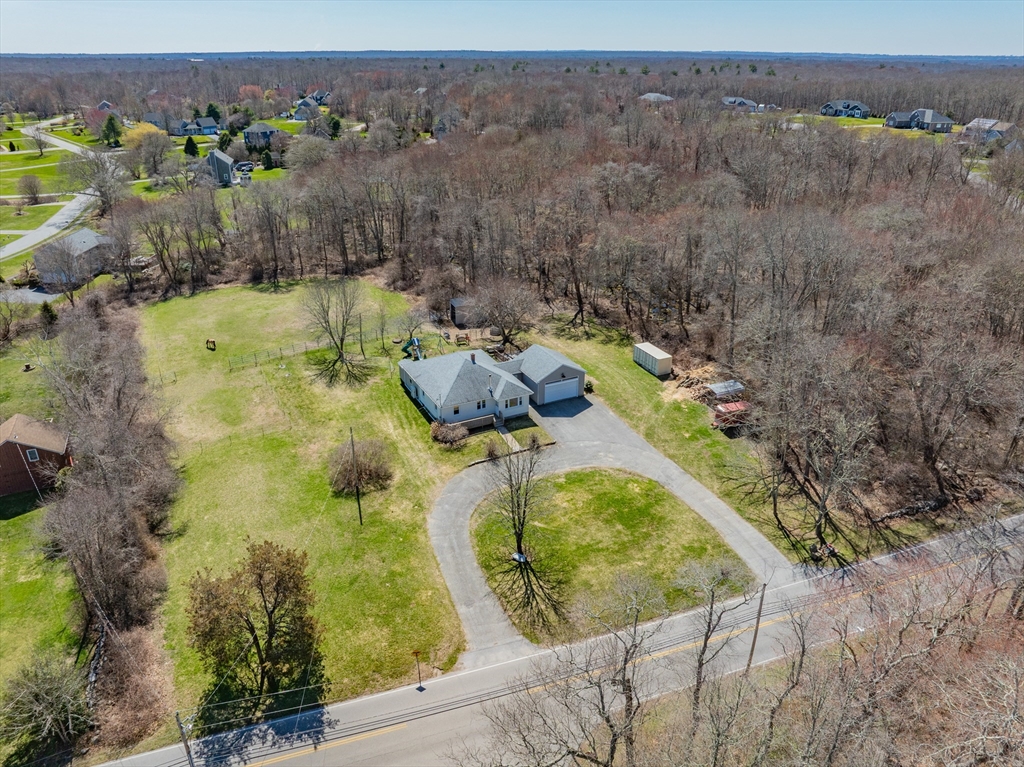 210 Charlotte White Rd, Westport, Massachusetts, 3 Bedrooms Bedrooms, 6 Rooms Rooms,1.5 BathroomsBathrooms,Residential,For Sale,Charlotte White Rd,73499854