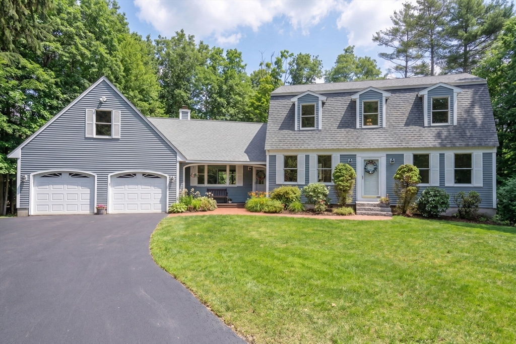 6 Smythe Circle, North Reading, Massachusetts, 3 Bedrooms Bedrooms, 8 Rooms Rooms,2.5 BathroomsBathrooms,Residential,For Sale,Smythe Circle,73503533