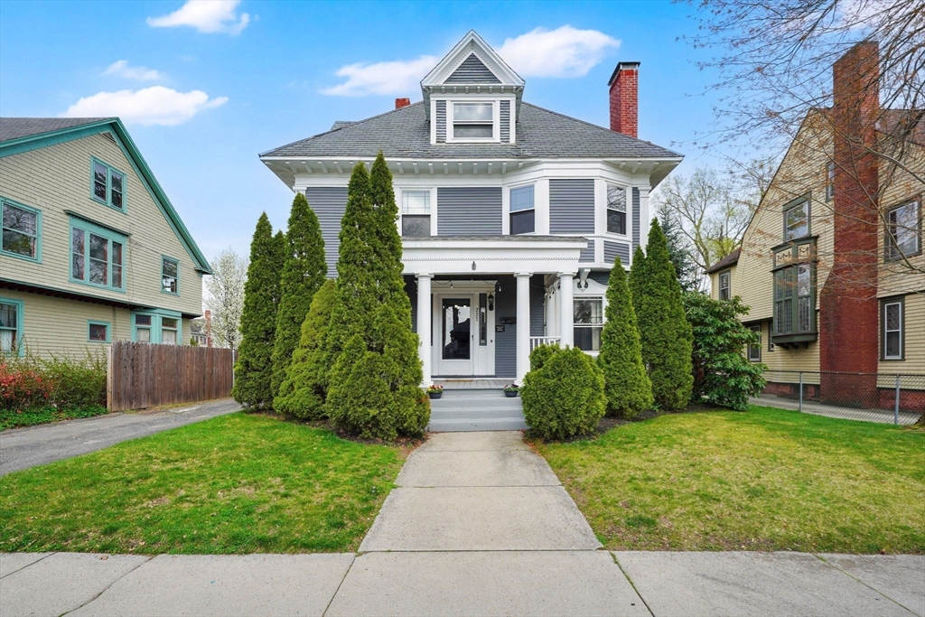 227 Forest Park Ave, Springfield, Massachusetts, 7 Bedrooms Bedrooms, 11 Rooms Rooms,2.5 BathroomsBathrooms,Residential,For Sale,Forest Park Ave,73505184