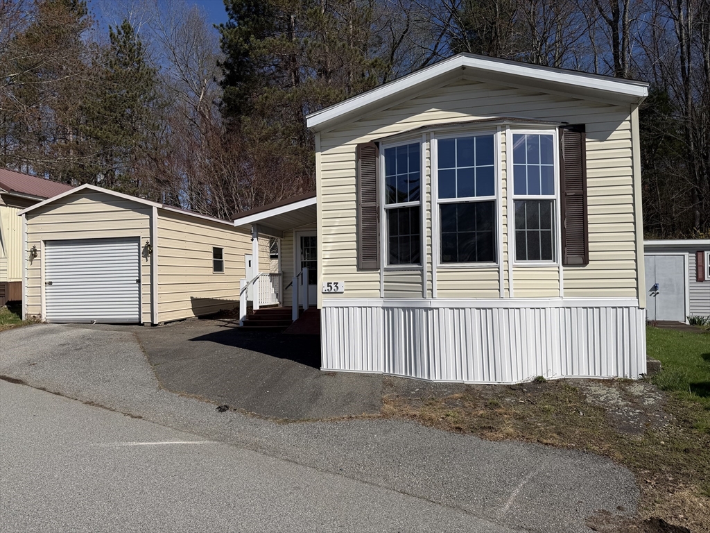 42 Adams Rd, Greenfield, Massachusetts, 2 Bedrooms Bedrooms, 5 Rooms Rooms,1.5 BathroomsBathrooms,Residential,For Sale,Adams Rd,73505207