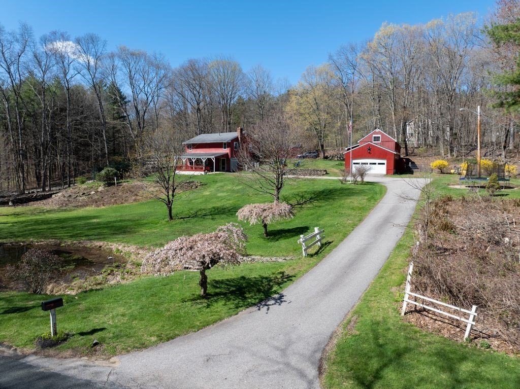 49 Fitzgerald Rd, Charlton, Massachusetts, 3 Bedrooms Bedrooms, 6 Rooms Rooms,2 BathroomsBathrooms,Residential,For Sale,Fitzgerald Rd,73503888