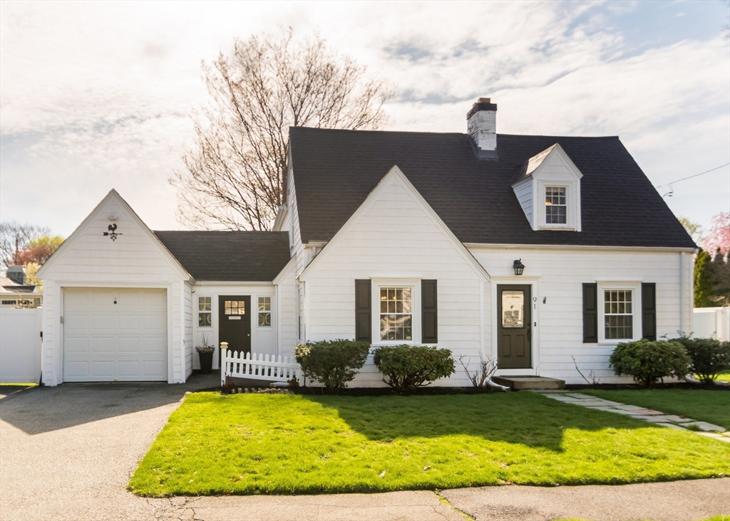 91 Canterbury Road, Waltham, Massachusetts, 3 Bedrooms Bedrooms, 8 Rooms Rooms,2 BathroomsBathrooms,Residential,For Sale,Canterbury Road,73505263