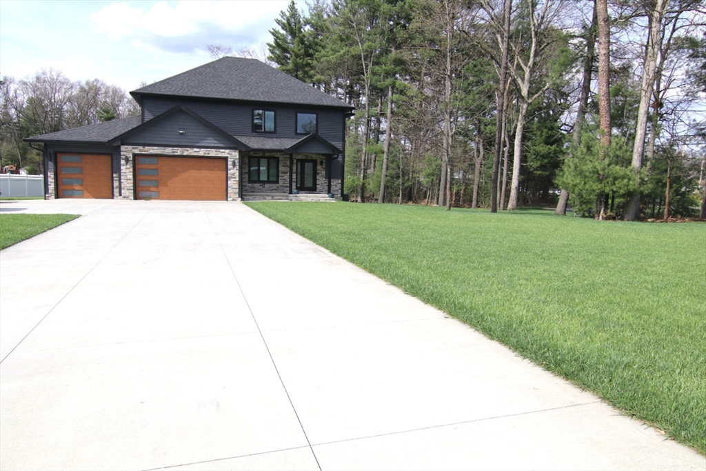 27 Breighly Way, Westfield, Massachusetts, 4 Bedrooms Bedrooms, 7 Rooms Rooms,2.5 BathroomsBathrooms,Residential,For Sale,Breighly Way,73505295