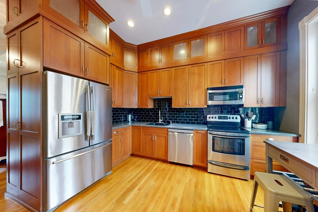 25 Fort, Boston, Massachusetts, 2 Bedrooms Bedrooms, 4 Rooms Rooms,2 BathroomsBathrooms,Residential,For Sale,Fort,73505305