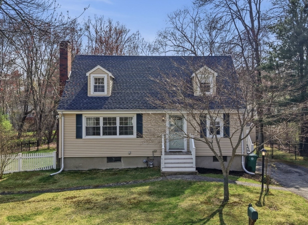 18 Maud Graham Cir, Burlington, Massachusetts, 4 Bedrooms Bedrooms, 7 Rooms Rooms,2 BathroomsBathrooms,Residential,For Sale,Maud Graham Cir,73505314