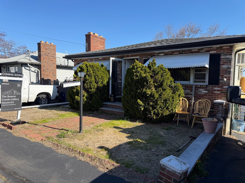 240 Lincoln St, Revere, Massachusetts, 4 Bedrooms Bedrooms, 10 Rooms Rooms,2 BathroomsBathrooms,Residential Income,For Sale,Lincoln St,73505361