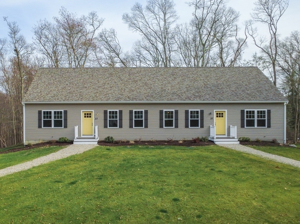 35-37 Glendale Ave, Tiverton, Rhode Island, 4 Bedrooms Bedrooms, 18 Rooms Rooms,4 BathroomsBathrooms,Residential Income,For Sale,Glendale Ave,73505245