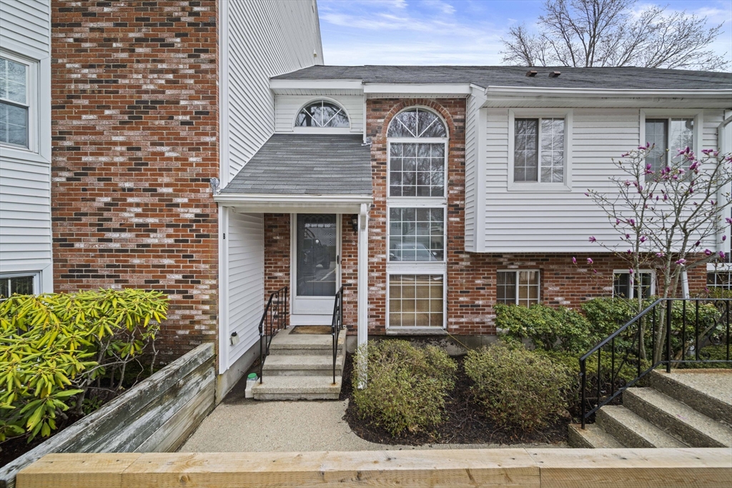 121 Tall Oaks Dr, Weymouth, Massachusetts, 2 Bedrooms Bedrooms, 5 Rooms Rooms,2 BathroomsBathrooms,Residential,For Sale,Tall Oaks Dr,73505028