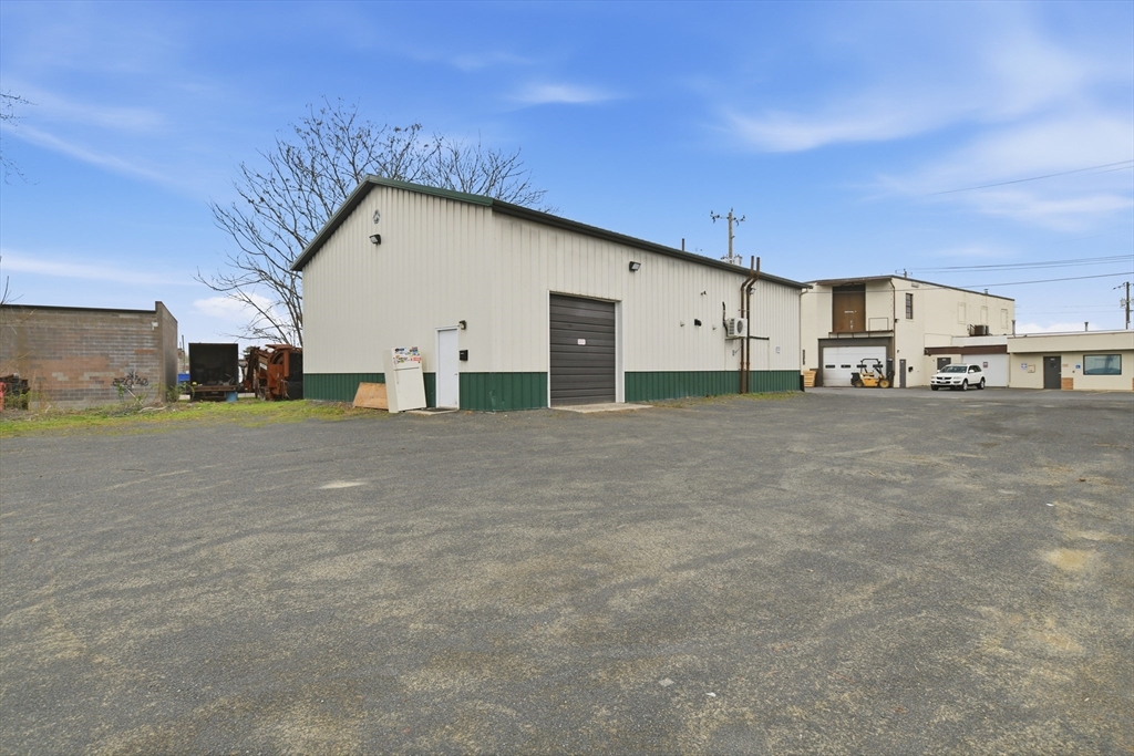 21 Bramble St, West Springfield, Massachusetts, ,Commercial Lease,For Rent,Bramble St,73505456
