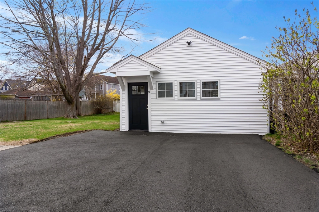 9 Winthrop Ave, Beverly, Massachusetts, 1 Room Rooms,1 BathroomBathrooms,Residential Lease,For Rent,Winthrop Ave,73505473