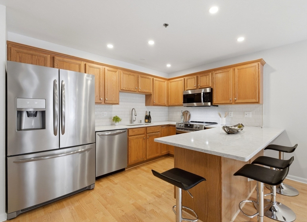 1 Eagle Dr, Tewksbury, Massachusetts, 2 Bedrooms Bedrooms, 5 Rooms Rooms,2 BathroomsBathrooms,Residential,For Sale,Eagle Dr,73505498