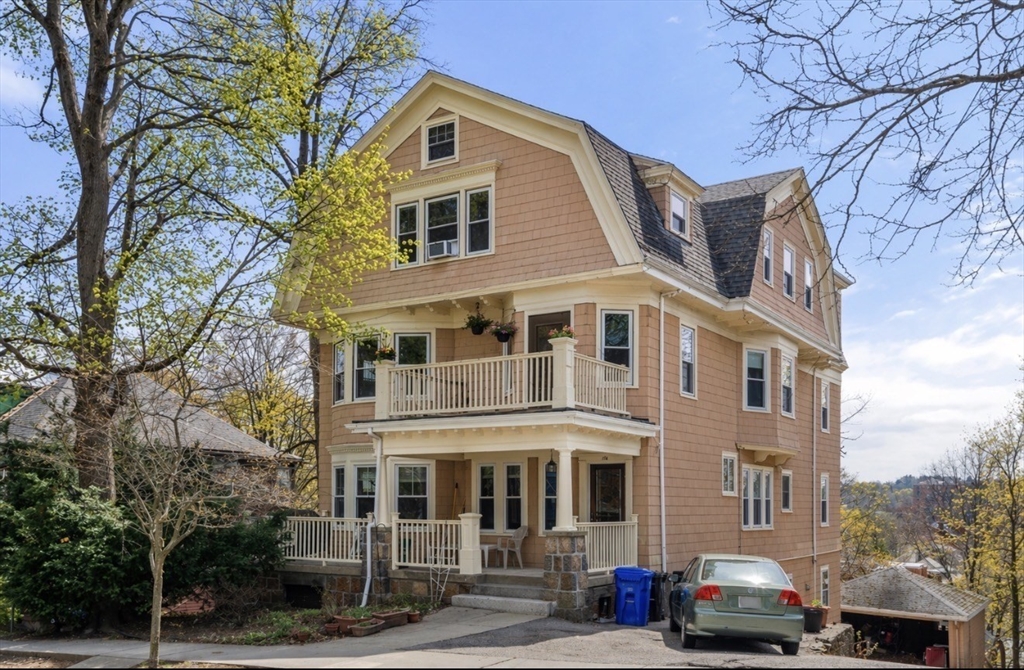 114 Lancaster Ter, Brookline, Massachusetts, 6 Bedrooms Bedrooms, 10 Rooms Rooms,3.5 BathroomsBathrooms,Residential,For Sale,Lancaster Ter,73505468