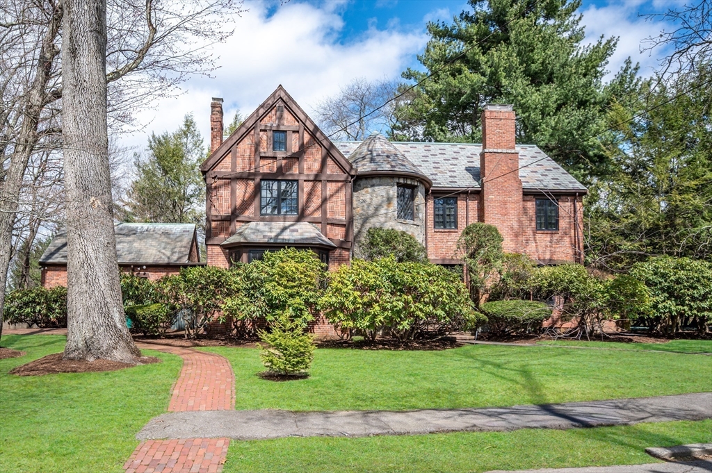 81 Brackett Rd, Newton, Massachusetts, 5 Bedrooms Bedrooms, 14 Rooms Rooms,4.5 BathroomsBathrooms,Residential,For Sale,Brackett Rd,73505180