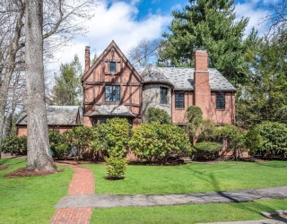81 Brackett Rd, Newton, Massachusetts, 5 Bedrooms Bedrooms, 14 Rooms Rooms,4.5 BathroomsBathrooms,Residential,For Sale,Brackett Rd,73505180
