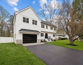 7 Nelson Road, Burlington, Massachusetts, 4 Bedrooms Bedrooms, 9 Rooms Rooms,2.5 BathroomsBathrooms,Residential,For Sale,Nelson Road,73505461