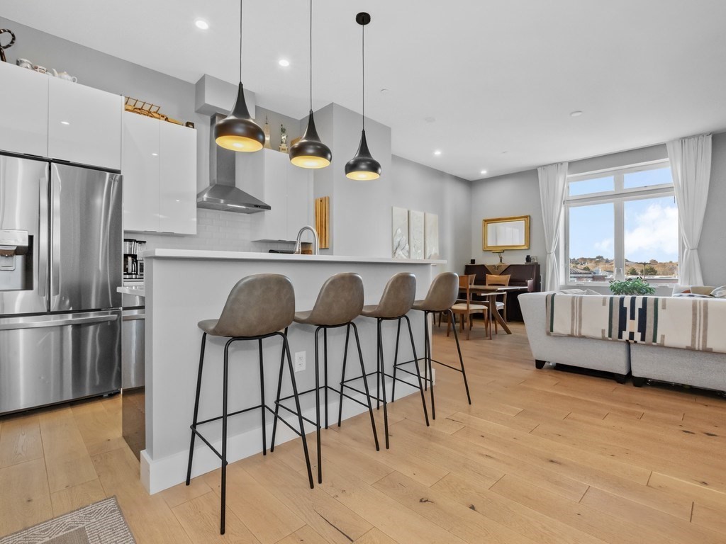 60 Cross St E, Somerville, Massachusetts, 2 Bedrooms Bedrooms, 5 Rooms Rooms,2 BathroomsBathrooms,Residential,For Sale,Cross St E,73505506