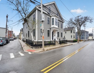 49 Essex St, Salem, Massachusetts, 2 Bedrooms Bedrooms, 6 Rooms Rooms,1 BathroomBathrooms,Residential,For Sale,Essex St,73505439