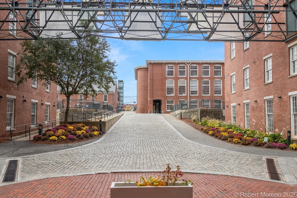 130 John Street, Lowell, Massachusetts, 3 Bedrooms Bedrooms, 5 Rooms Rooms,3 BathroomsBathrooms,Residential,For Sale,John Street,73505353