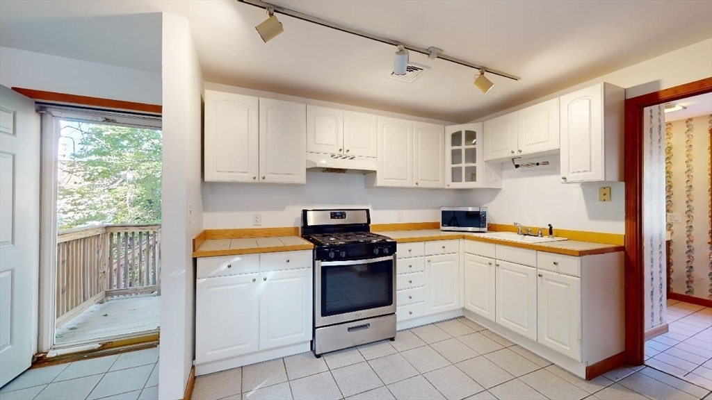 273 Putnam Ave, Cambridge, Massachusetts, 1 Bedroom Bedrooms, 3 Rooms Rooms,1 BathroomBathrooms,Residential Lease,For Rent,Putnam Ave,73505509