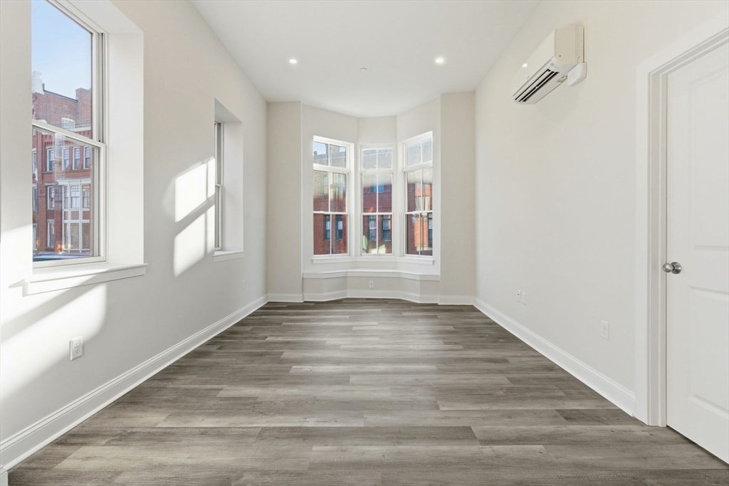 19-25 Essex, Haverhill, Massachusetts, 1 Bedroom Bedrooms, 4 Rooms Rooms,1 BathroomBathrooms,Residential Lease,For Rent,Essex,73505507