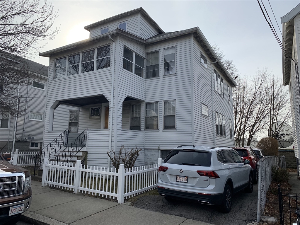 52 Sterling Street, Somerville, Massachusetts, 4 Bedrooms Bedrooms, 10 Rooms Rooms,2 BathroomsBathrooms,Residential Income,For Sale,Sterling Street,73505482