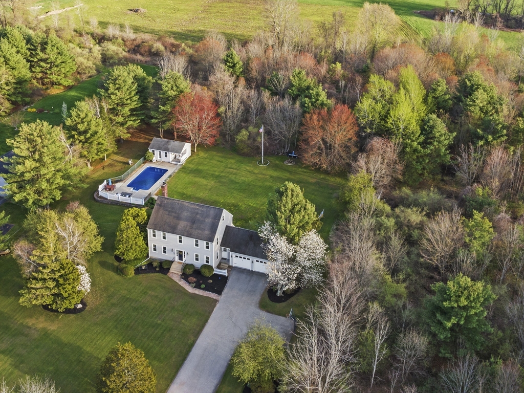 387 West Main St, Millbury, Massachusetts, 4 Bedrooms Bedrooms, 8 Rooms Rooms,2.5 BathroomsBathrooms,Residential,For Sale,West Main St,73505405