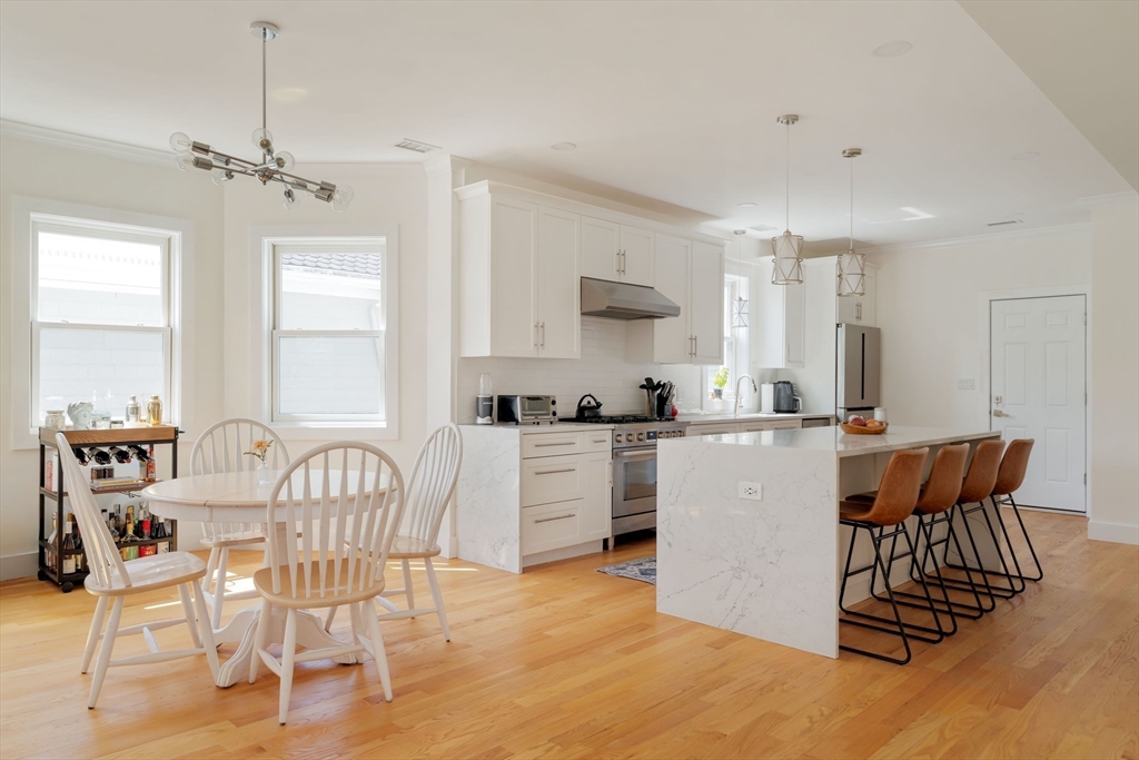 23 Franklin St, Somerville, Massachusetts, 3 Bedrooms Bedrooms, 6 Rooms Rooms,3.5 BathroomsBathrooms,Residential,For Sale,Franklin St,73505520