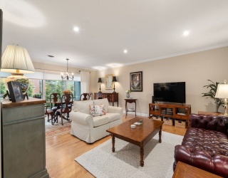 1206 Greendale Ave, Needham, Massachusetts, 2 Bedrooms Bedrooms, 5 Rooms Rooms,2 BathroomsBathrooms,Residential,For Sale,Greendale Ave,73505222