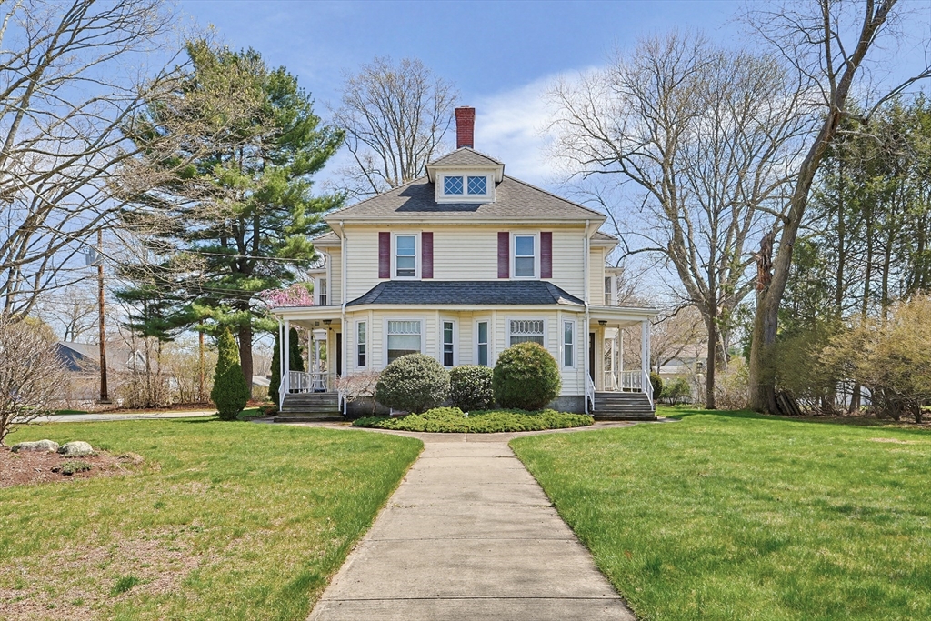 319 Central Ave, Seekonk, Massachusetts, 6 Bedrooms Bedrooms, 12 Rooms Rooms,3 BathroomsBathrooms,Residential Income,For Sale,Central Ave,73505445