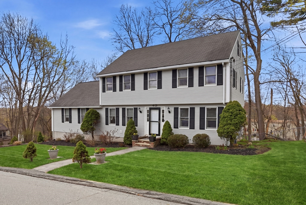40 Hillcrest Ave, Methuen, Massachusetts, 4 Bedrooms Bedrooms, 8 Rooms Rooms,2.5 BathroomsBathrooms,Residential,For Sale,Hillcrest Ave,73505534