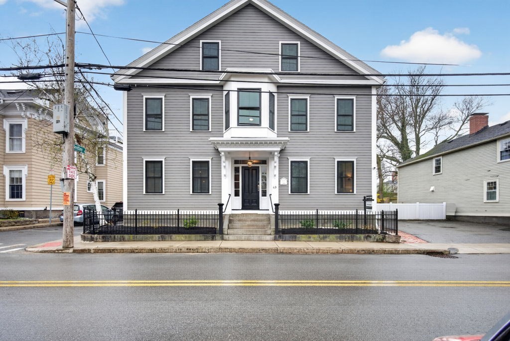 49 Essex St, Salem, Massachusetts, 3 Bedrooms Bedrooms, 6 Rooms Rooms,1 BathroomBathrooms,Residential,For Sale,Essex St,73505529