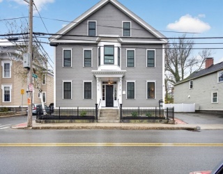 49 Essex St, Salem, Massachusetts, 3 Bedrooms Bedrooms, 6 Rooms Rooms,1 BathroomBathrooms,Residential,For Sale,Essex St,73505529