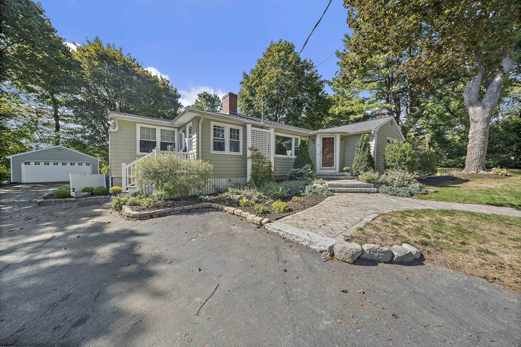10 Newhall Rd, Lynnfield, Massachusetts, 3 Bedrooms Bedrooms, 8 Rooms Rooms,2.5 BathroomsBathrooms,Residential,For Sale,Newhall Rd,73505432