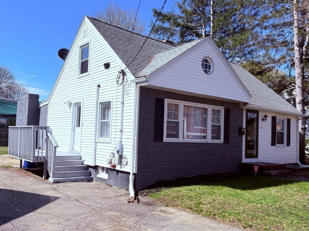 3-A Veterans Memorial Dr, Peabody, Massachusetts, 4 Bedrooms Bedrooms, 10 Rooms Rooms,3 BathroomsBathrooms,Residential,For Sale,Veterans Memorial Dr,73505553