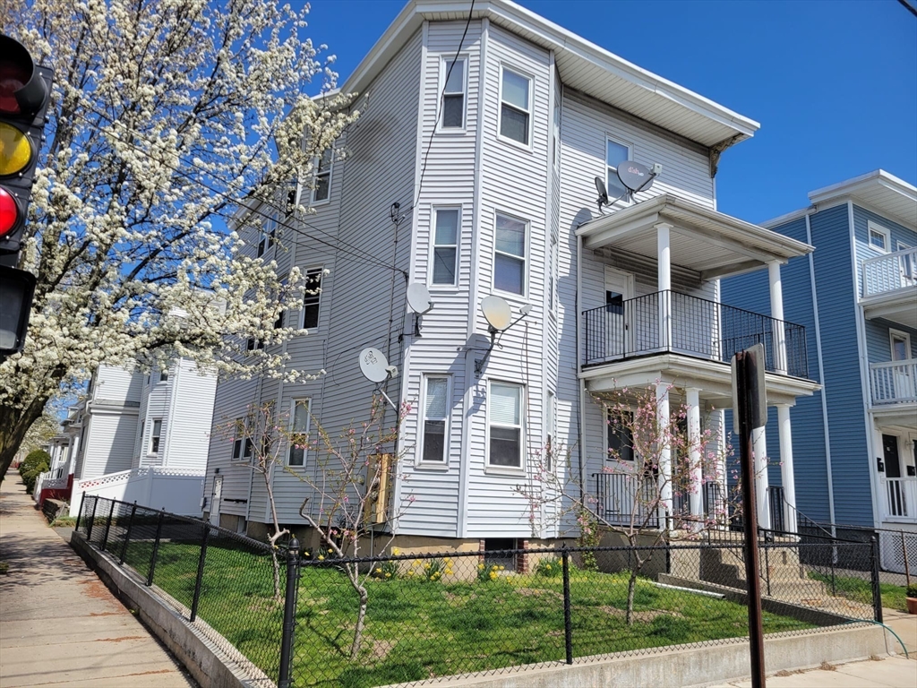 21 Bryant St, Everett, Massachusetts, 6 Bedrooms Bedrooms, 16 Rooms Rooms,3 BathroomsBathrooms,Residential Income,For Sale,Bryant St,73505560