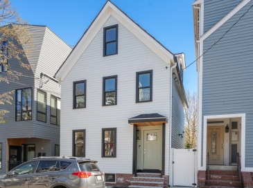 162 W Seventh Street, Boston, Massachusetts, 4 Bedrooms Bedrooms, 10 Rooms Rooms,3.5 BathroomsBathrooms,Residential,For Sale,W Seventh Street,73505380