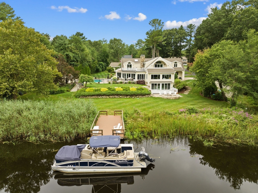 112 River Rd, Hanover, Massachusetts, 4 Bedrooms Bedrooms, 14 Rooms Rooms,4.5 BathroomsBathrooms,Residential,For Sale,River Rd,73505584