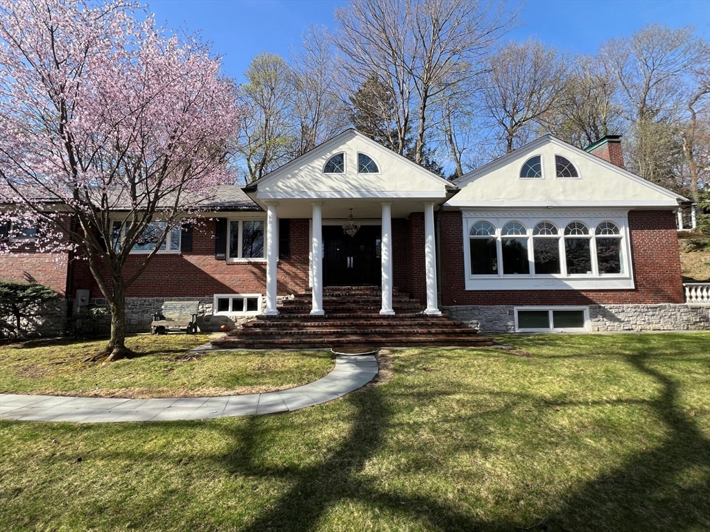 75 Lee Street, Brookline, Massachusetts, 4 Bedrooms Bedrooms, 10 Rooms Rooms,4.5 BathroomsBathrooms,Residential,For Sale,Lee Street,73505387