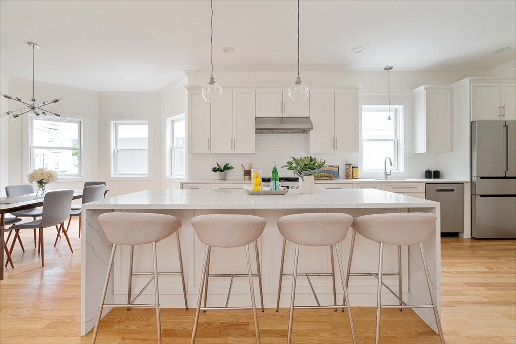 23 Franklin St, Somerville, Massachusetts, 2 Bedrooms Bedrooms, 4 Rooms Rooms,2.5 BathroomsBathrooms,Residential,For Sale,Franklin St,73505396