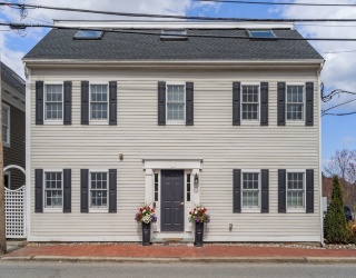 150 Merrimac St, Newburyport, Massachusetts, 3 Bedrooms Bedrooms, 5 Rooms Rooms,2 BathroomsBathrooms,Residential,For Sale,Merrimac St,73505393
