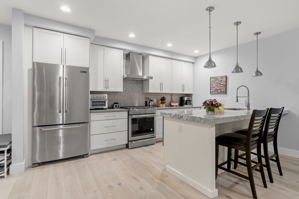 150 W Broadway, Boston, Massachusetts, 2 Bedrooms Bedrooms, 4 Rooms Rooms,2 BathroomsBathrooms,Residential,For Sale,W Broadway,73505401